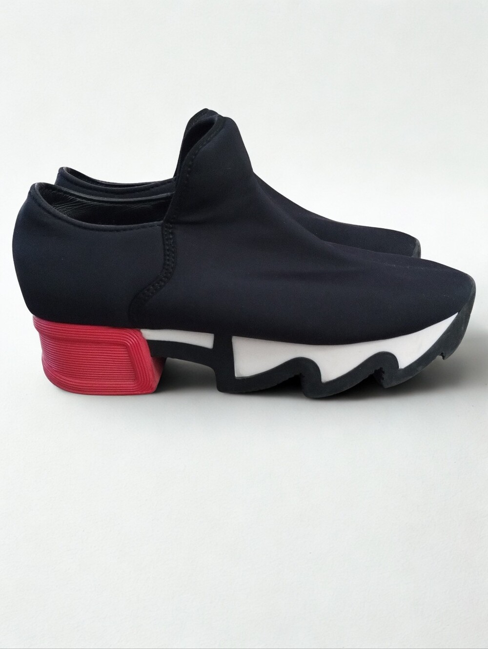 iRi Neoprene Low Top Women's Size 6.5